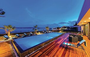 Beachfront Villa Baronessa with Pool