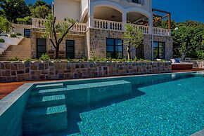 Beachfront Villa Feodora Grande