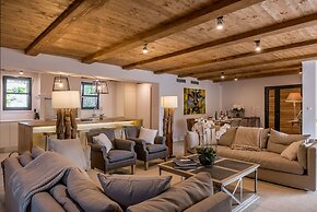 Beachfront Villa Feodora Grande