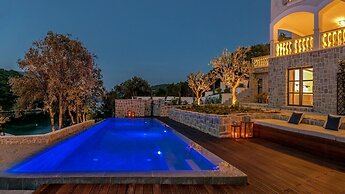 Beachfront Villa Feodora Grande