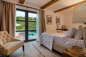 Beachfront Villa Feodora Grande