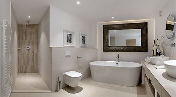 Beachfront Villa Feodora Grande