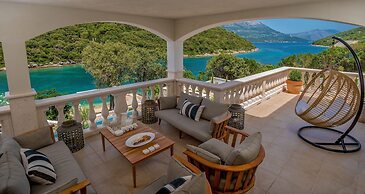 Beachfront Villa Feodora Grande