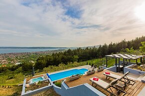 Luxury Villa Grand View