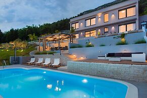 Luxury Villa Grand View