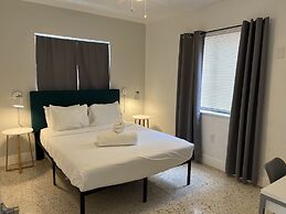 Broadway Suites Downtown by RocketStay