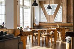 Canopy Cortina Lodge
