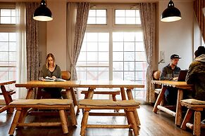 Canopy Cortina Lodge