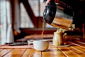 Canopy Cortina Lodge