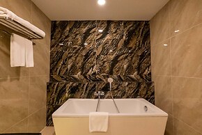 La Vela Saigon Hotel