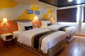 Doulos Phos The Ship Hotel