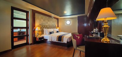 Doulos Phos The Ship Hotel