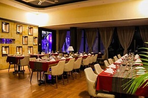 Doulos Phos The Ship Hotel