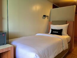 Doulos Phos The Ship Hotel