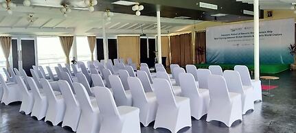 Doulos Phos The Ship Hotel