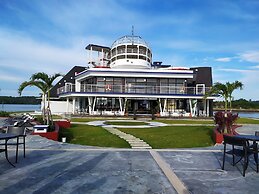 Doulos Phos The Ship Hotel