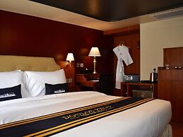 Doulos Phos The Ship Hotel