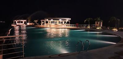 Doulos Phos The Ship Hotel