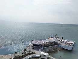 Doulos Phos The Ship Hotel