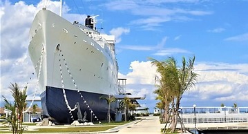 Doulos Phos The Ship Hotel