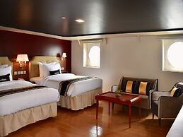 Doulos Phos The Ship Hotel