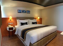 Doulos Phos The Ship Hotel