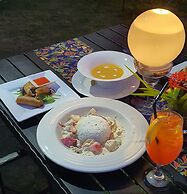 Doulos Phos The Ship Hotel