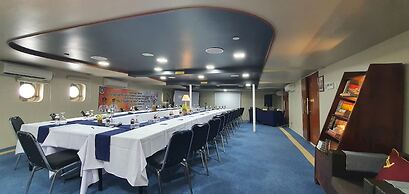 Doulos Phos The Ship Hotel