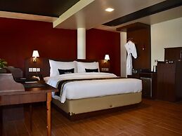 Doulos Phos The Ship Hotel