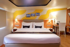 Doulos Phos The Ship Hotel