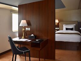 Doulos Phos The Ship Hotel