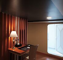 Doulos Phos The Ship Hotel