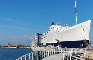 Doulos Phos The Ship Hotel