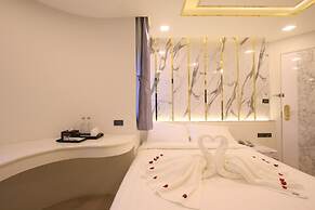 Pratunam Atrium Hotel