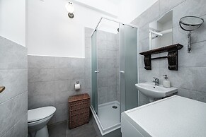 Friends Avenue Apartment