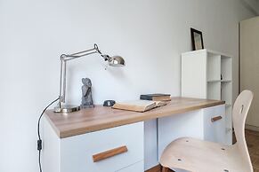 Friends Avenue Apartment