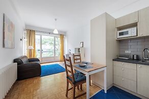 Friends Avenue Apartment