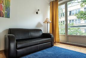 Friends Avenue Apartment