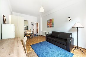 Friends Avenue Apartment