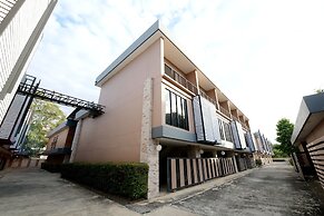 Sriracha Hotel And Spa