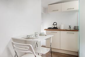 Studio Czerwonego Krzyza 4