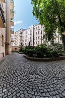 Studio Czerwonego Krzyza 4