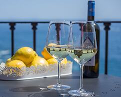 Refilea Sea View Tower Villa