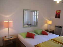 Apartments And Rooms Artemida