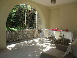 Apartments And Rooms Artemida