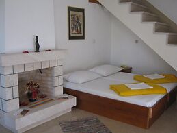 Apartments And Rooms Artemida