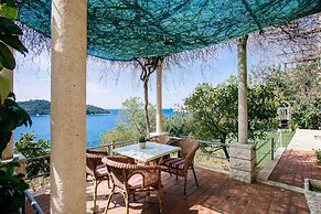 Sea Pearl Apartments by DuHomes