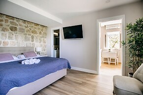 Sea Pearl Apartments by DuHomes