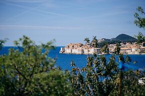 Sea Pearl Apartments by DuHomes