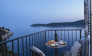 Sea Pearl Apartments by DuHomes